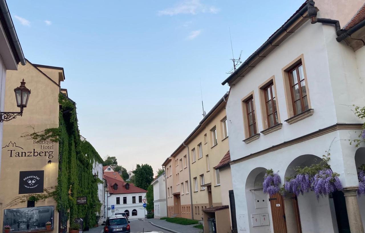 Family Provence Mikulov Apartamento Exterior foto